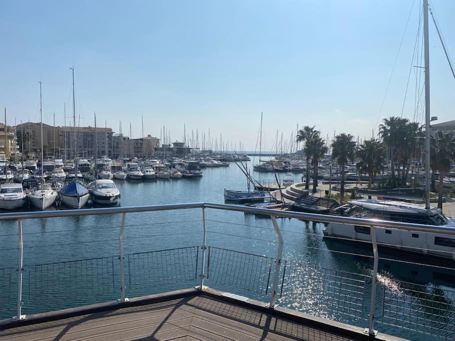 Appt 2 Pieces Port Frejus - Mega Terrasse + Garage Apartment Exterior photo