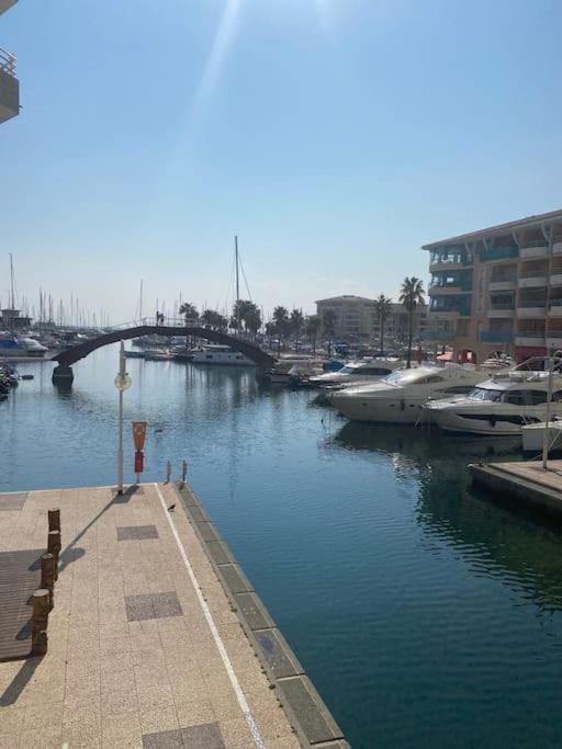 Appt 2 Pieces Port Frejus - Mega Terrasse + Garage Apartment Exterior photo
